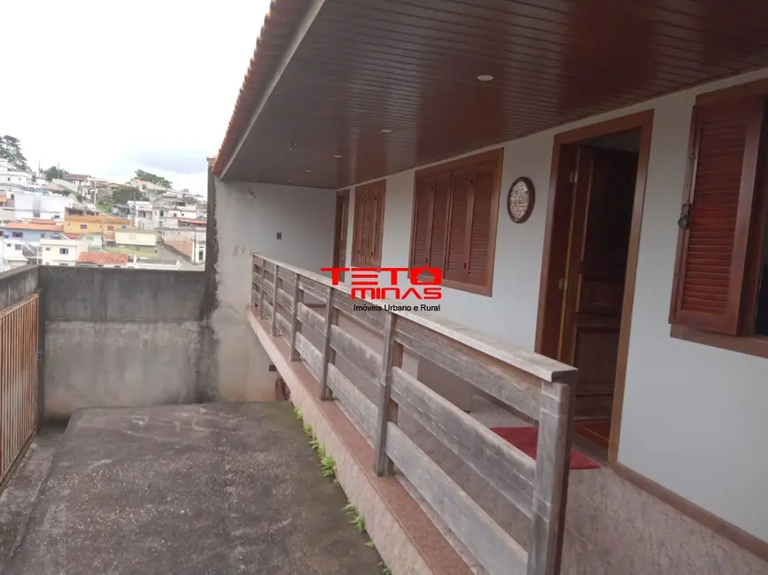 Foto 2 de Casa com 3 quartos à venda, 174m2 em Sao Lourenco - MG