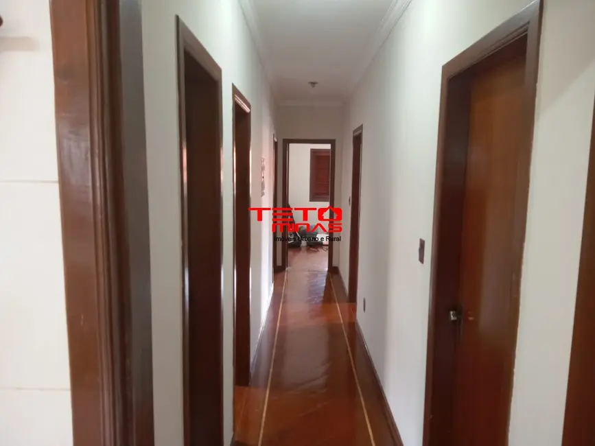 Foto 1 de Casa com 3 quartos à venda, 174m2 em Sao Lourenco - MG