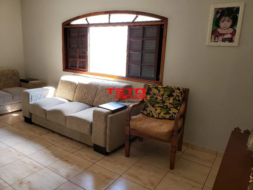 Foto 9 de Casa com 4 quartos à venda, 310m2 em Campanha - MG