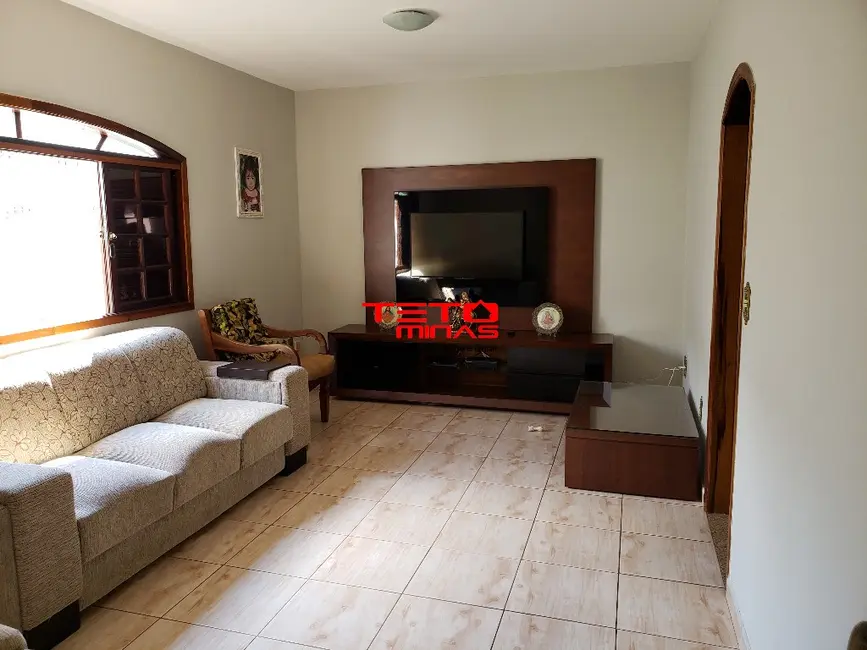 Foto 6 de Casa com 4 quartos à venda, 310m2 em Campanha - MG