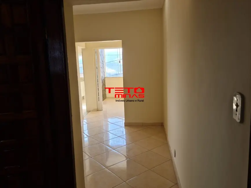 Foto 2 de Casa com 2 quartos à venda, 142m2 em Sao Lourenco - MG