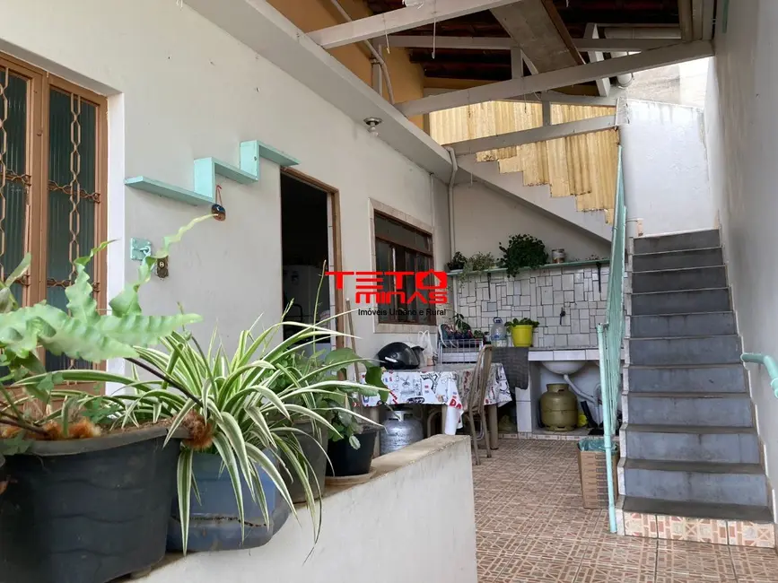 Foto 1 de Casa com 3 quartos à venda, 115m2 em Sao Lourenco - MG