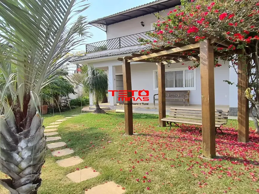 Casa com 3 quartos à venda, 248m2 em Sao Lourenco - MG - imagem 3 Foto 3 de Casa com 3 quartos à venda, 248m2 em Sao Lourenco - MG