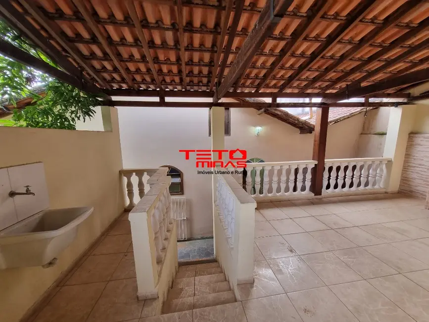 Foto 1 de Casa com 3 quartos à venda, 137m2 em Sao Lourenco - MG