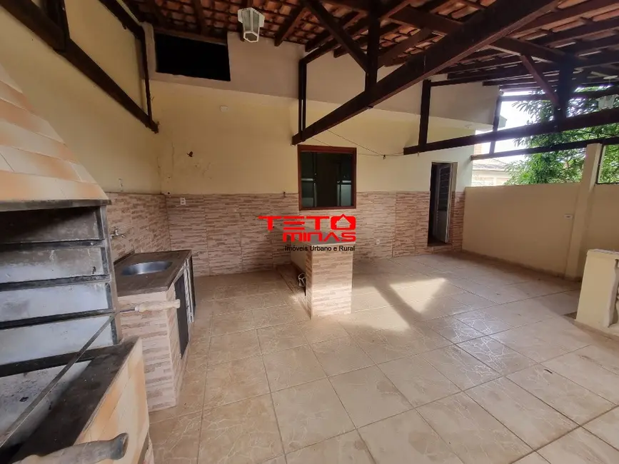 Foto 2 de Casa com 3 quartos à venda, 137m2 em Sao Lourenco - MG
