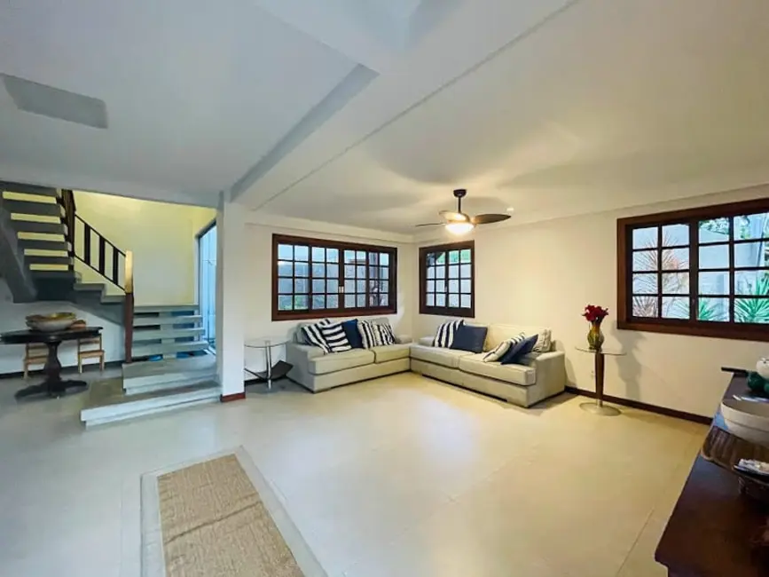 Casa de Condomínio com 6 quartos à venda e para alugar, 256m2 em Mata De Sao Joao - BA - imagem 3 Foto 3 de Casa de Condomínio com 6 quartos à venda e para alugar, 256m2 em Mata De Sao Joao - BA