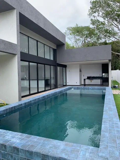 Foto 1 de Casa com 4 quartos à venda, 250m2 em Camacari - BA