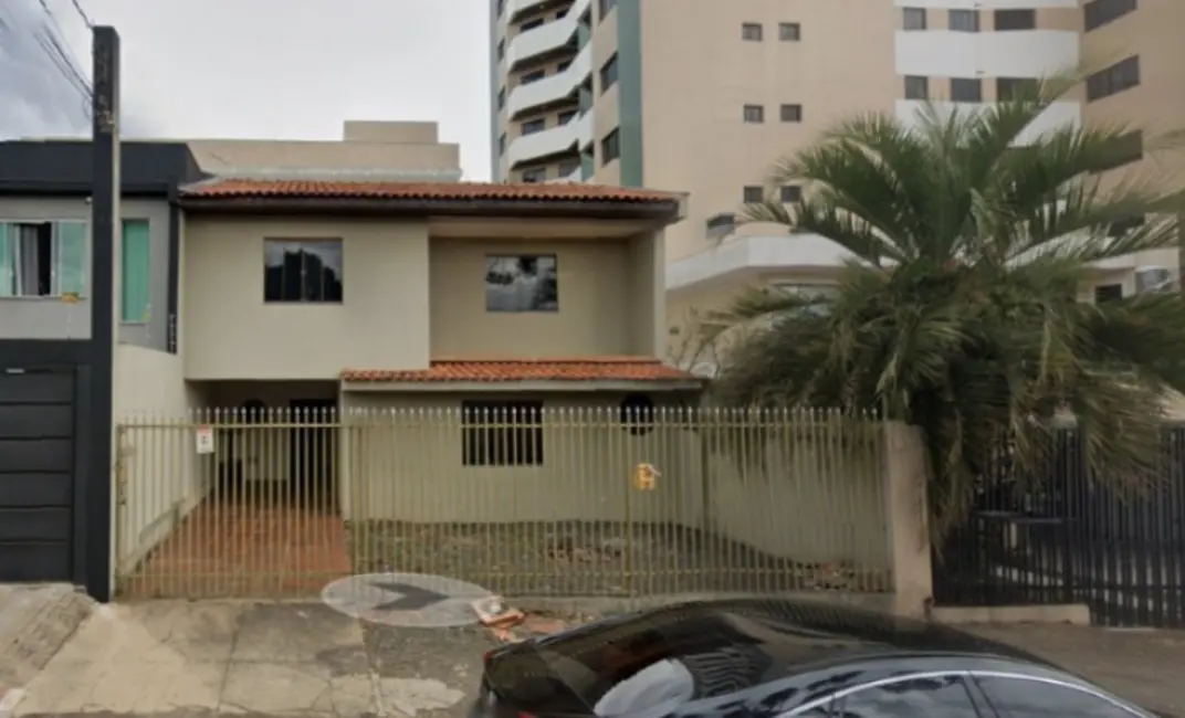 Foto 1 de Sobrado com 2 quartos à venda, 143m2 em Centro, Guarapuava - PR