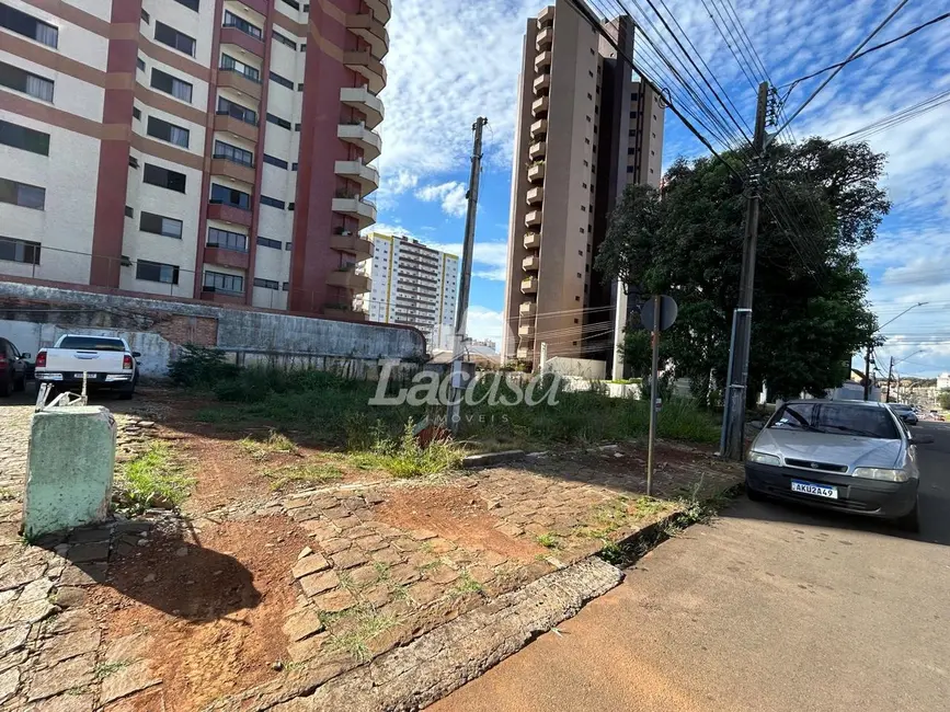 Foto 2 de Terreno / Lote à venda, 469m2 em Centro, Guarapuava - PR