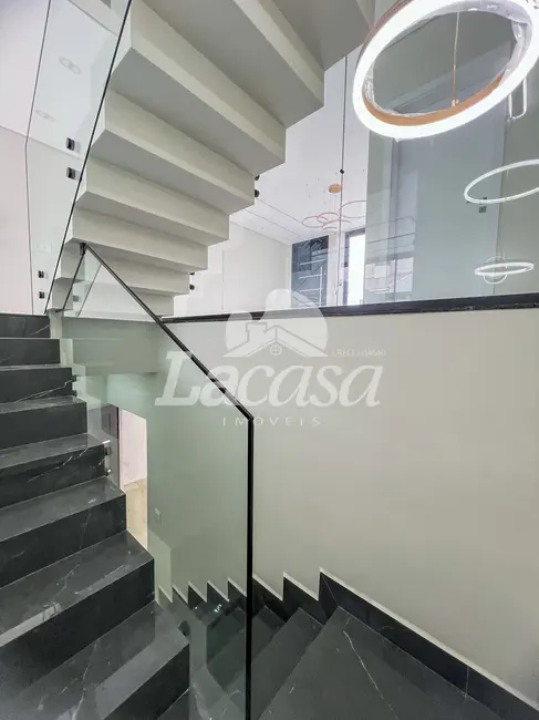 Foto 9 de Sobrado com 4 quartos à venda, 259m2 em Centro, Guarapuava - PR