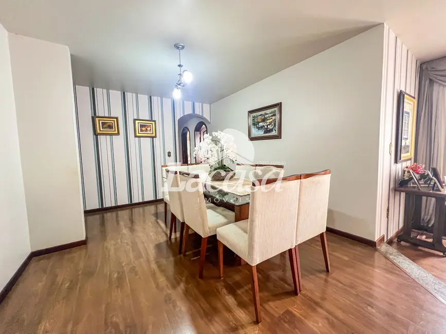 Foto 4 de Casa com 4 quartos à venda, 305m2 em Dos Estados, Guarapuava - PR