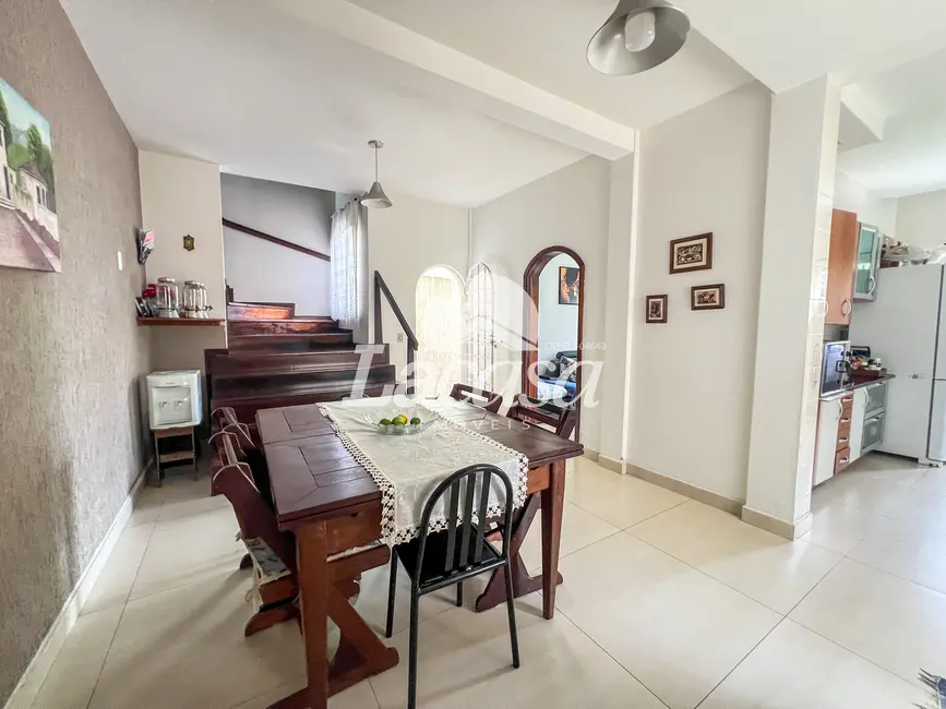 Foto 7 de Casa com 4 quartos à venda, 305m2 em Dos Estados, Guarapuava - PR