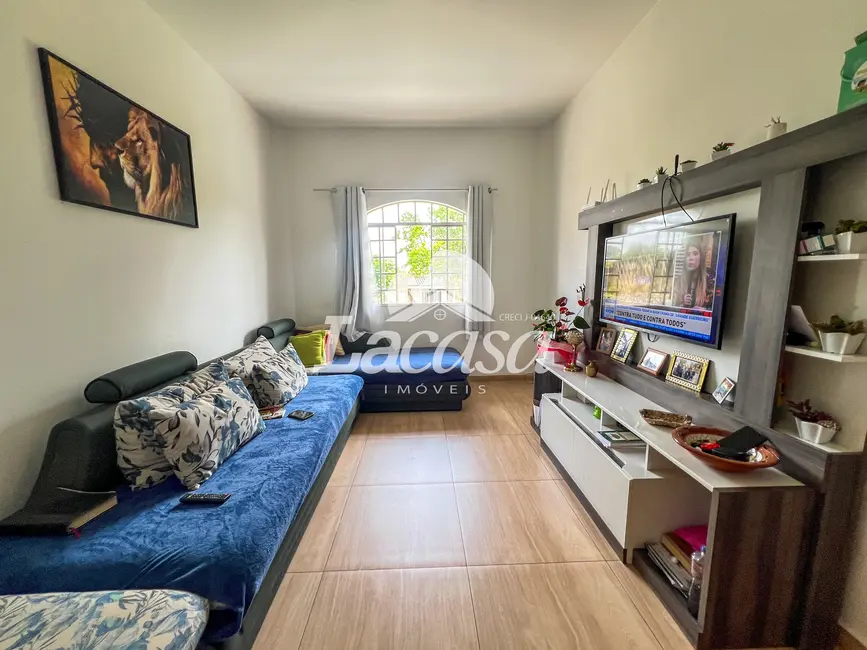 Foto 6 de Casa com 4 quartos à venda, 305m2 em Dos Estados, Guarapuava - PR