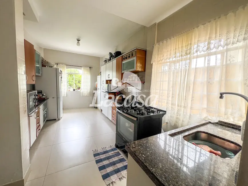 Foto 8 de Casa com 4 quartos à venda, 305m2 em Dos Estados, Guarapuava - PR