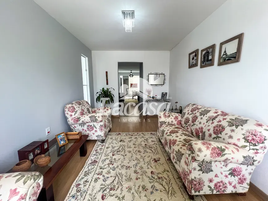 Foto 4 de Casa com 3 quartos à venda, 180m2 em Trianon, Guarapuava - PR