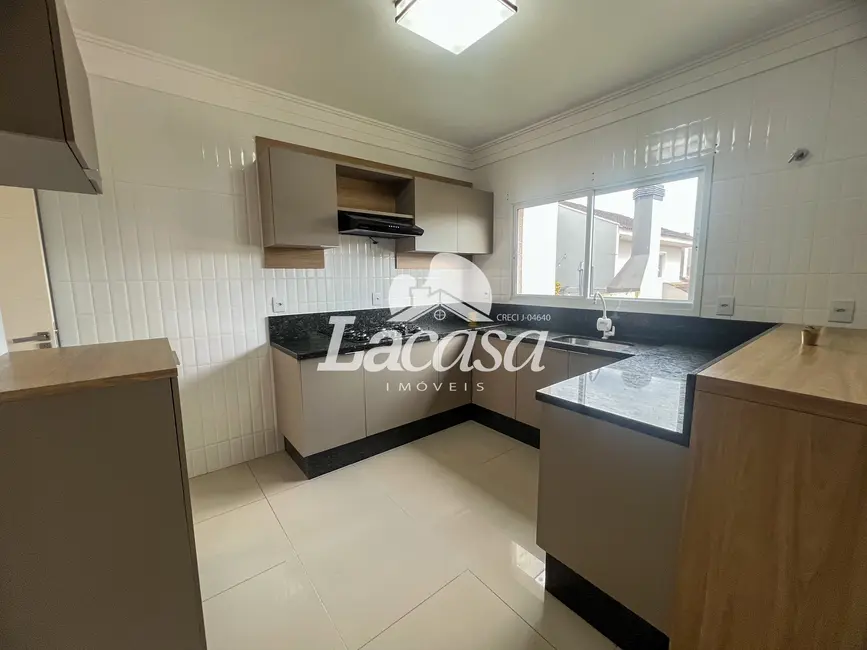 Foto 3 de Sobrado com 3 quartos à venda e para alugar, 171m2 em Guarapuava - PR