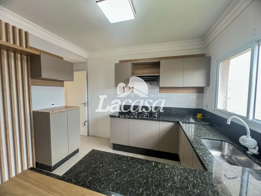 Foto 4 de Sobrado com 3 quartos à venda e para alugar, 171m2 em Guarapuava - PR