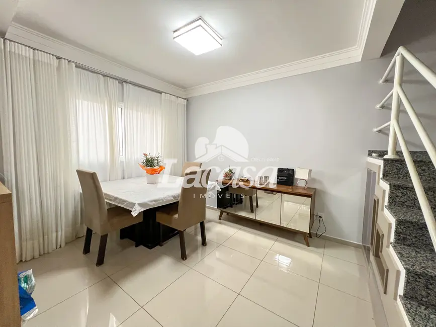 Foto 6 de Sobrado com 3 quartos à venda, 171m2 em Guarapuava - PR