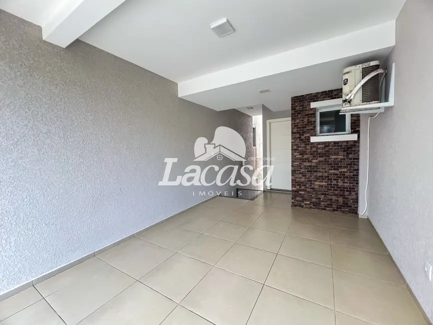 Foto 2 de Sobrado com 3 quartos à venda e para alugar, 171m2 em Guarapuava - PR