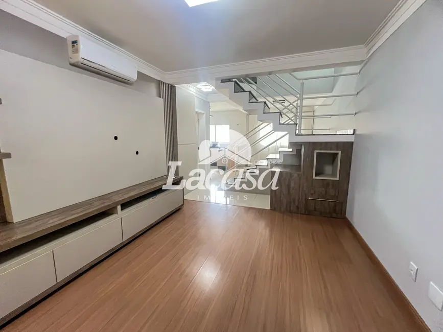 Foto 7 de Sobrado com 3 quartos à venda e para alugar, 171m2 em Guarapuava - PR