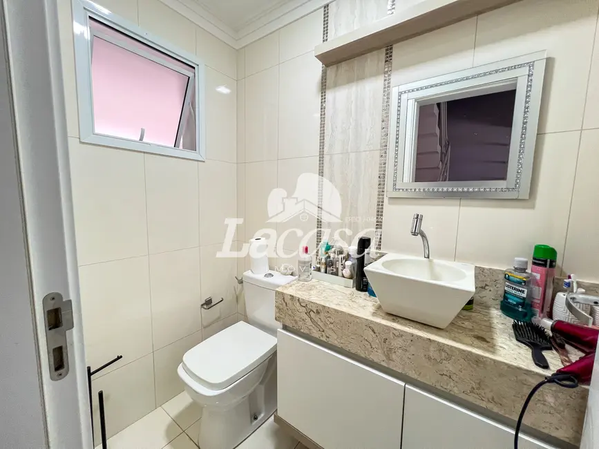 Foto 8 de Sobrado com 3 quartos à venda, 171m2 em Guarapuava - PR