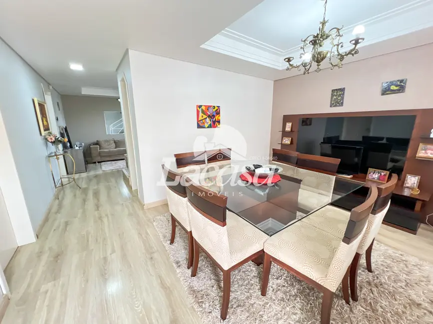 Foto 8 de Sobrado com 3 quartos à venda, 250m2 em Santa Cruz, Guarapuava - PR