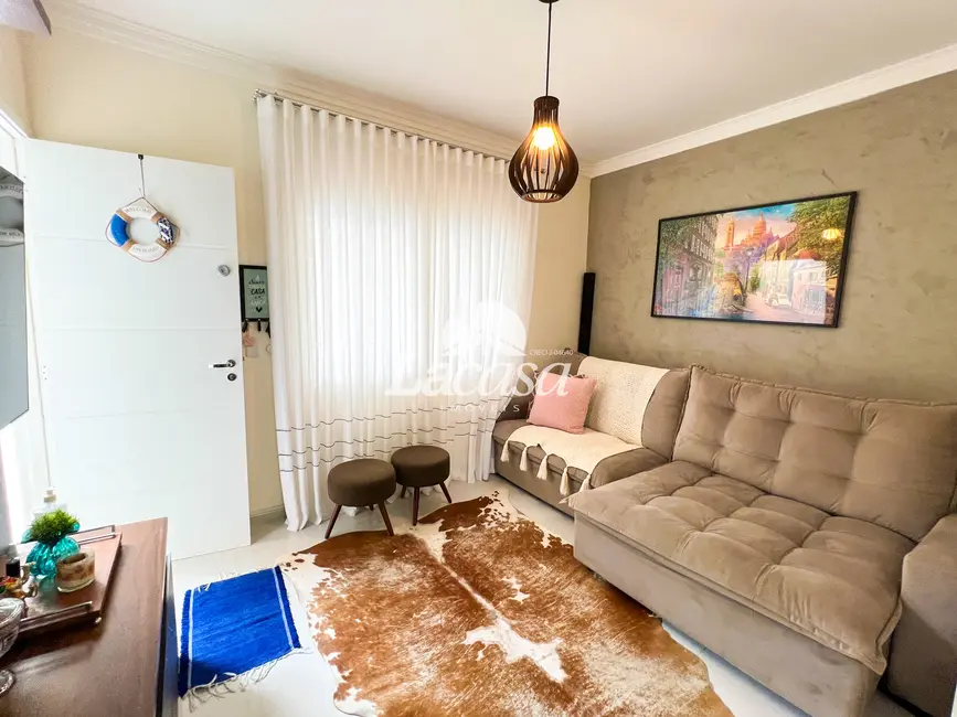 Foto 8 de Sobrado com 3 quartos à venda, 140m2 em Dos Estados, Guarapuava - PR