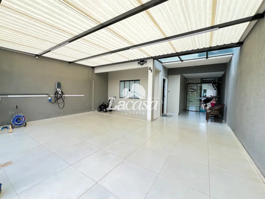 Foto 3 de Sobrado com 3 quartos à venda, 140m2 em Dos Estados, Guarapuava - PR