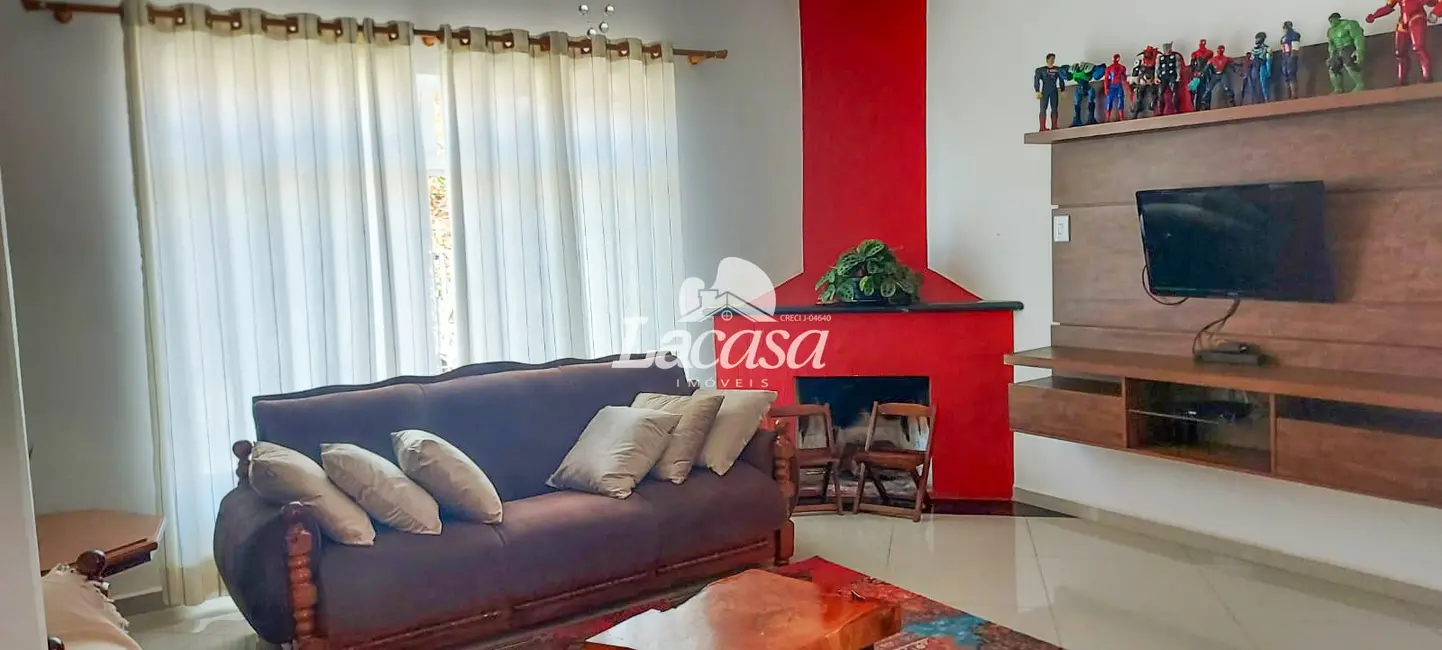 Foto 4 de Casa com 4 quartos à venda, 261m2 em Dos Estados, Guarapuava - PR