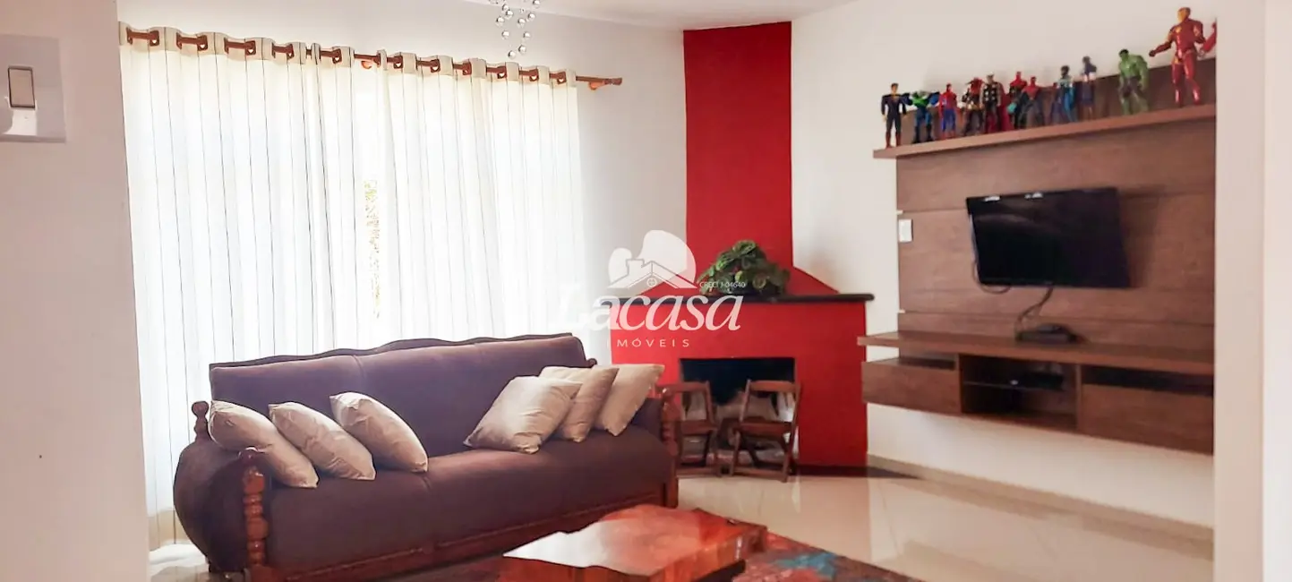 Foto 3 de Casa com 4 quartos à venda, 261m2 em Dos Estados, Guarapuava - PR