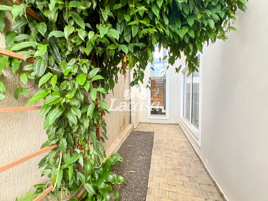 Foto 9 de Sobrado com 3 quartos à venda, 166m2 em Santana, Guarapuava - PR