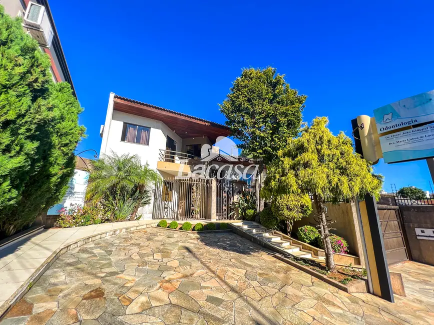 Foto 4 de Sobrado com 4 quartos à venda, 400m2 em Centro, Guarapuava - PR