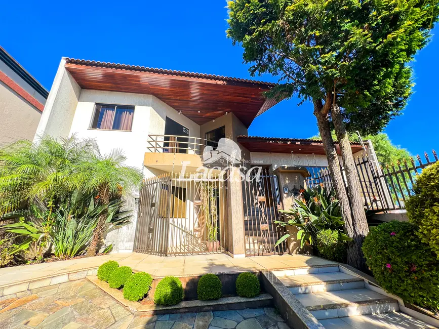 Foto 2 de Sobrado com 4 quartos à venda, 400m2 em Centro, Guarapuava - PR