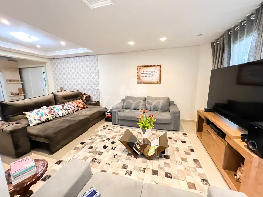 Foto 9 de Sobrado com 4 quartos à venda, 242m2 em Alto da XV, Guarapuava - PR