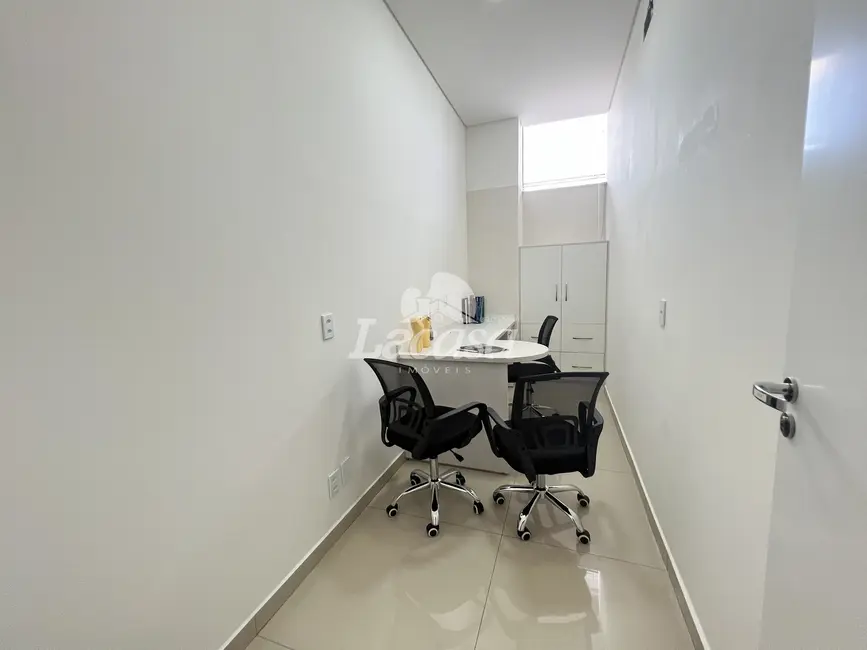 Foto 1 de Sala Comercial para alugar, 8m2 em Centro, Guarapuava - PR