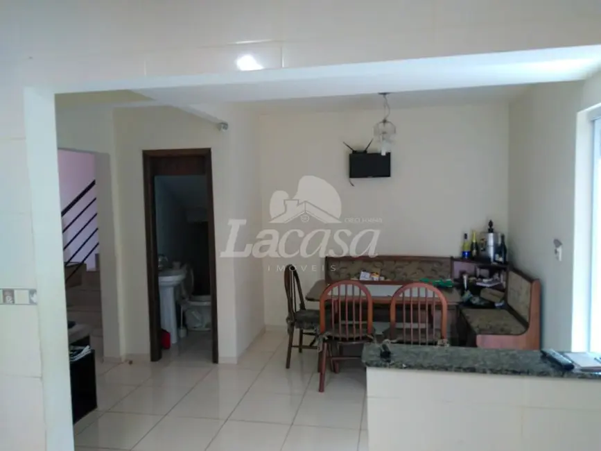 Foto 5 de Sobrado com 3 quartos à venda, 190m2 em Dos Estados, Guarapuava - PR