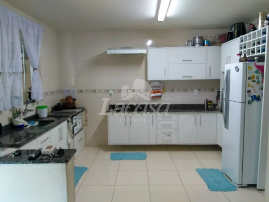 Foto 8 de Sobrado com 3 quartos à venda, 190m2 em Dos Estados, Guarapuava - PR