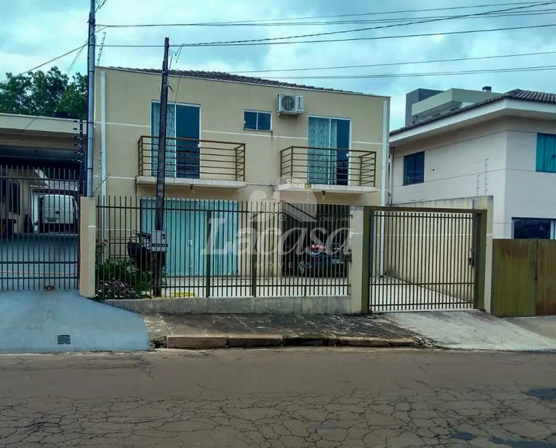 Foto 3 de Sobrado com 3 quartos à venda, 190m2 em Dos Estados, Guarapuava - PR