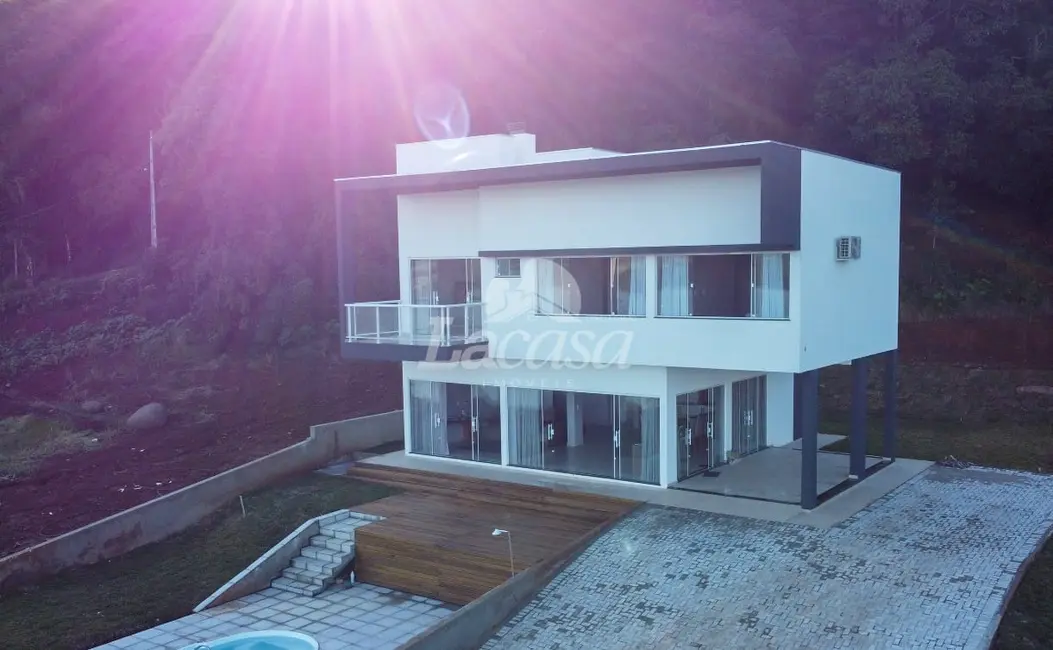 Foto 2 de Sobrado com 3 quartos à venda, 206m2 em Mangueirinha - PR