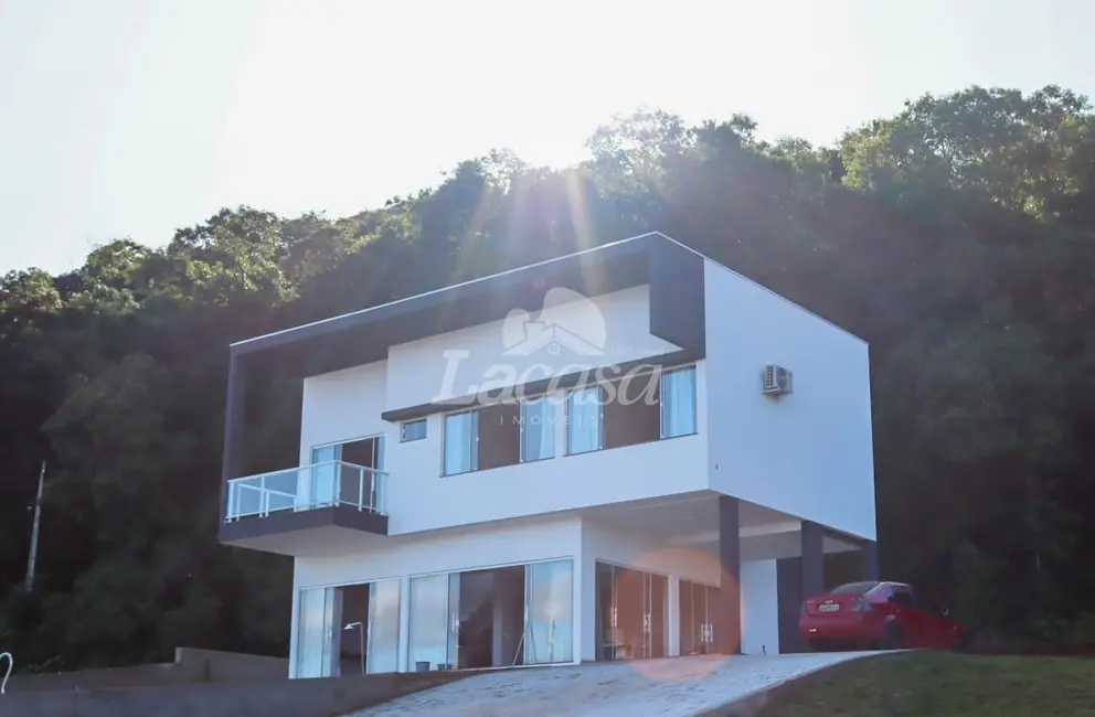 Foto 1 de Sobrado com 3 quartos à venda, 206m2 em Mangueirinha - PR