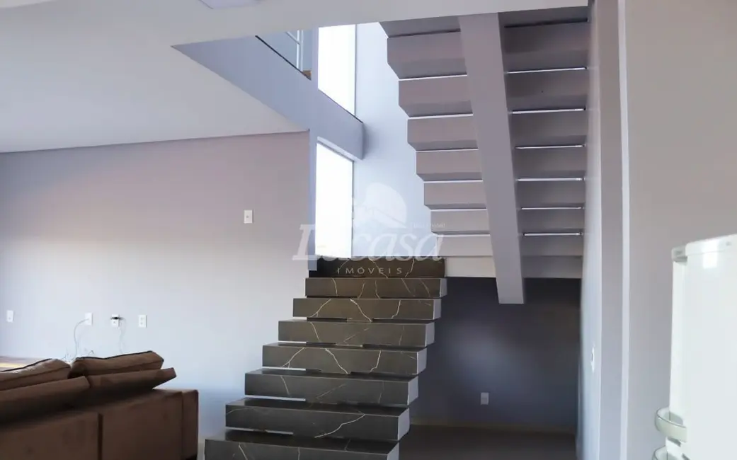 Foto 8 de Sobrado com 3 quartos à venda, 206m2 em Mangueirinha - PR