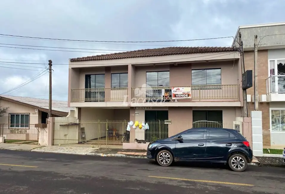 Foto 1 de Sobrado com 3 quartos à venda, 240m2 em Santana, Guarapuava - PR