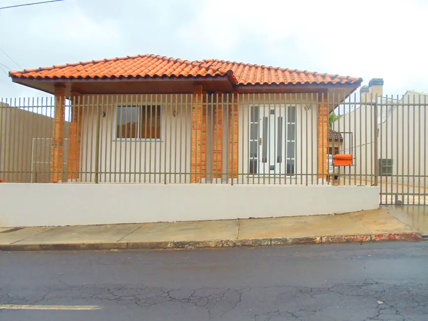 Foto 4 de Casa com 3 quartos à venda e para alugar, 230m2 em Centro, Guarapuava - PR