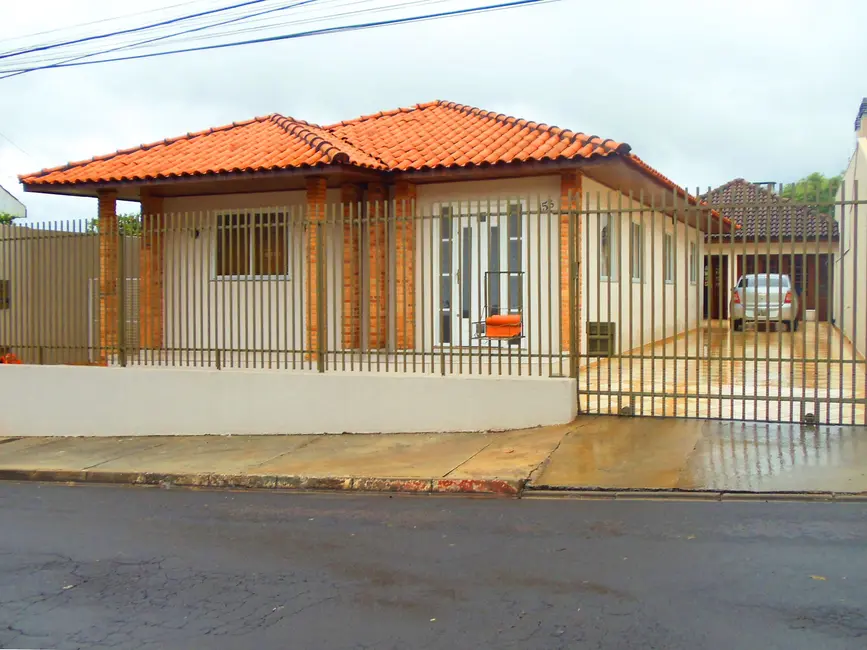 Foto 2 de Casa com 3 quartos à venda e para alugar, 230m2 em Centro, Guarapuava - PR
