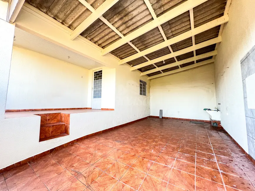 Foto 2 de Casa com 3 quartos para alugar, 120m2 em Dos Estados, Guarapuava - PR