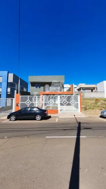 Foto 3 de Sobrado com 4 quartos à venda, 240m2 em Santana, Guarapuava - PR