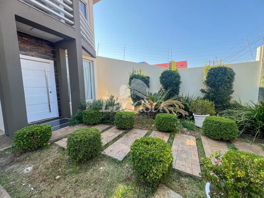 Foto 4 de Sobrado com 3 quartos à venda e para alugar, 261m2 em Batel, Guarapuava - PR