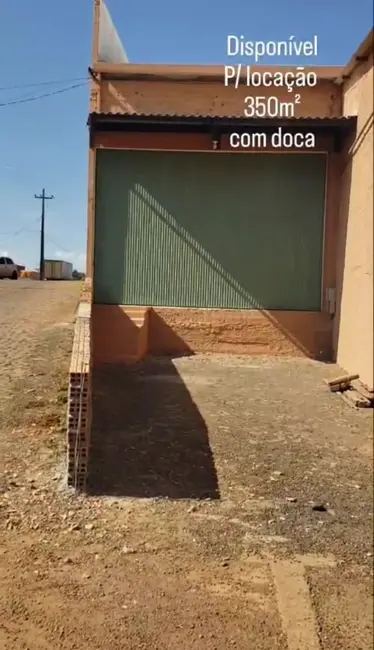 Foto 1 de Armazém / Galpão para alugar, 350m2 em Boqueirão,  - PR