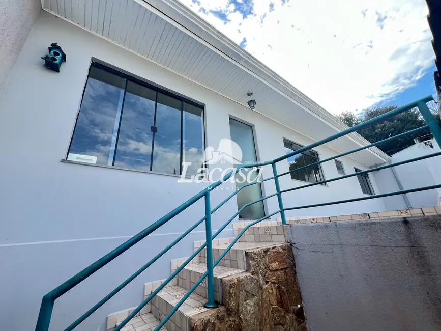 Foto 1 de Casa com 3 quartos para alugar, 80m2 em Centro, Guarapuava - PR