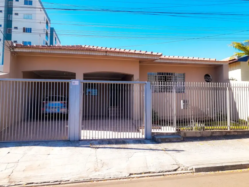 Foto 3 de Casa com 3 quartos à venda, 250m2 em Trianon, Guarapuava - PR